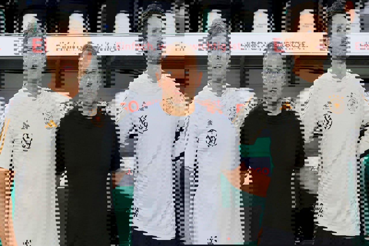 1922917