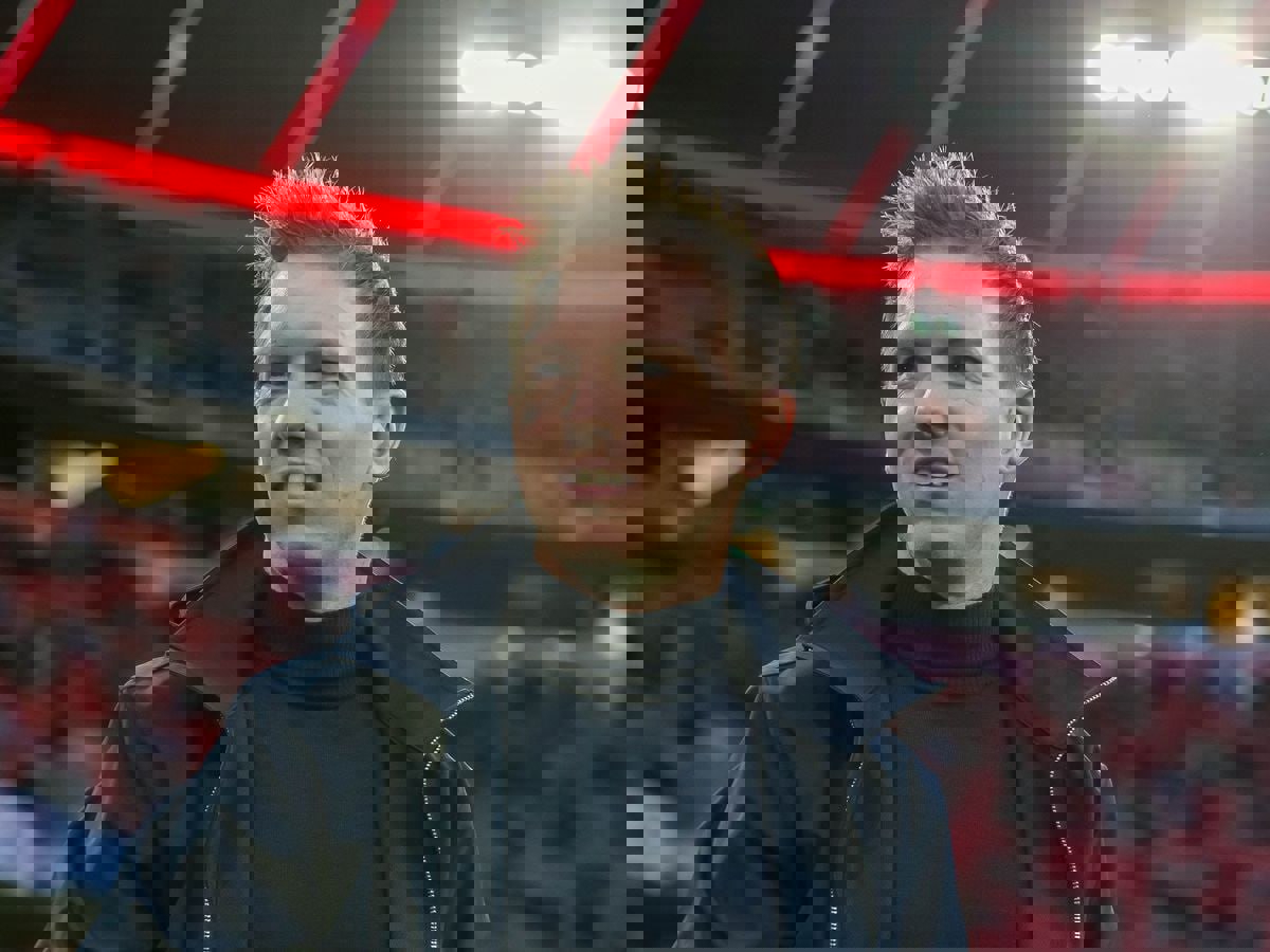 1923126
