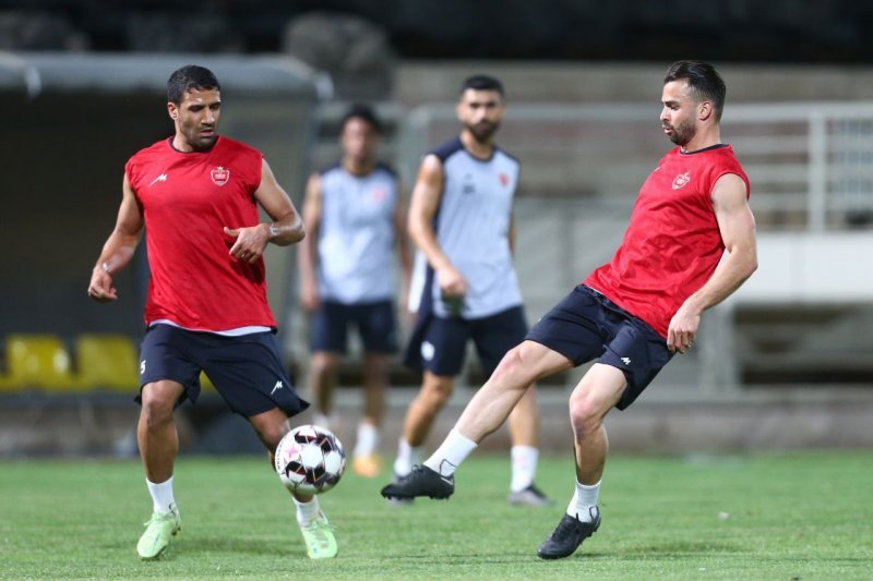 بیرانوند نظاره‌گر تمرین گروهی پرسپولیس
