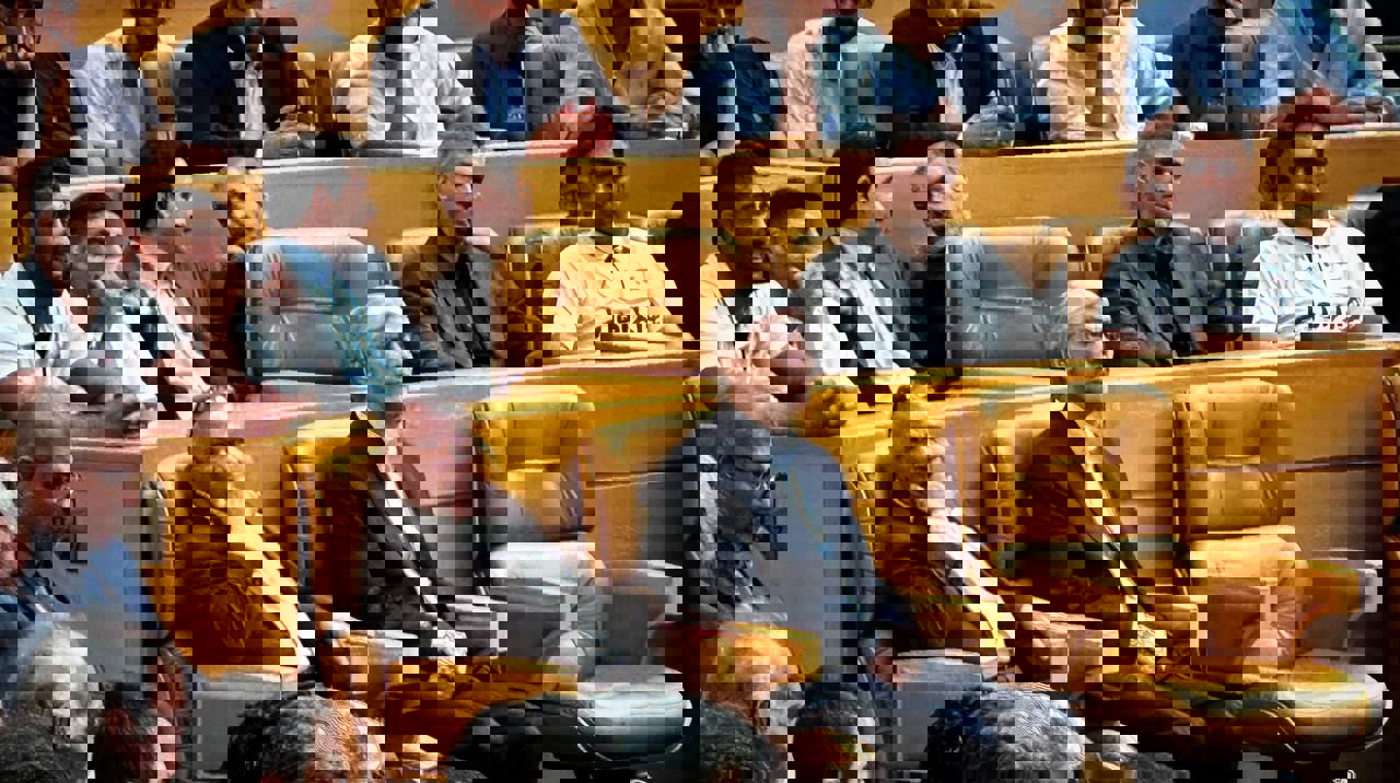 1923427