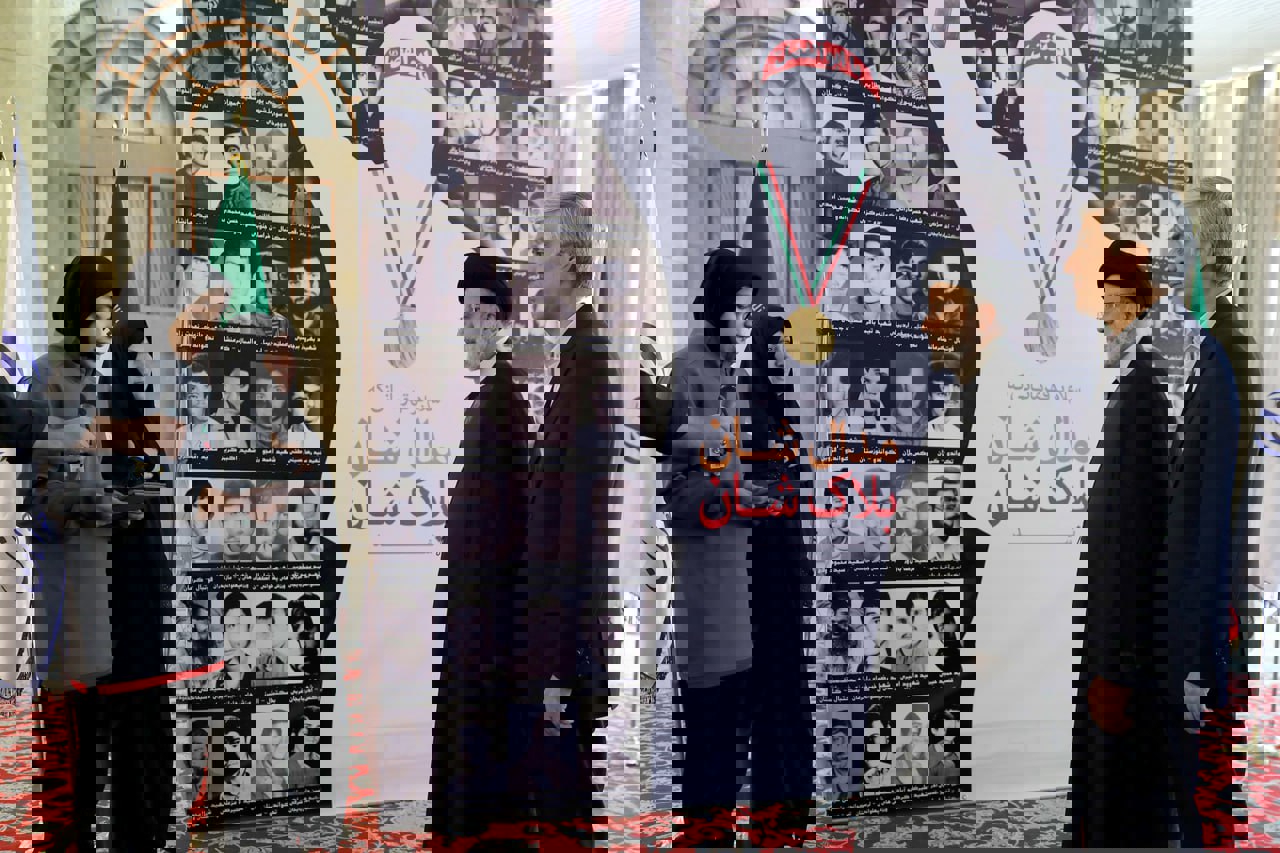 1923465