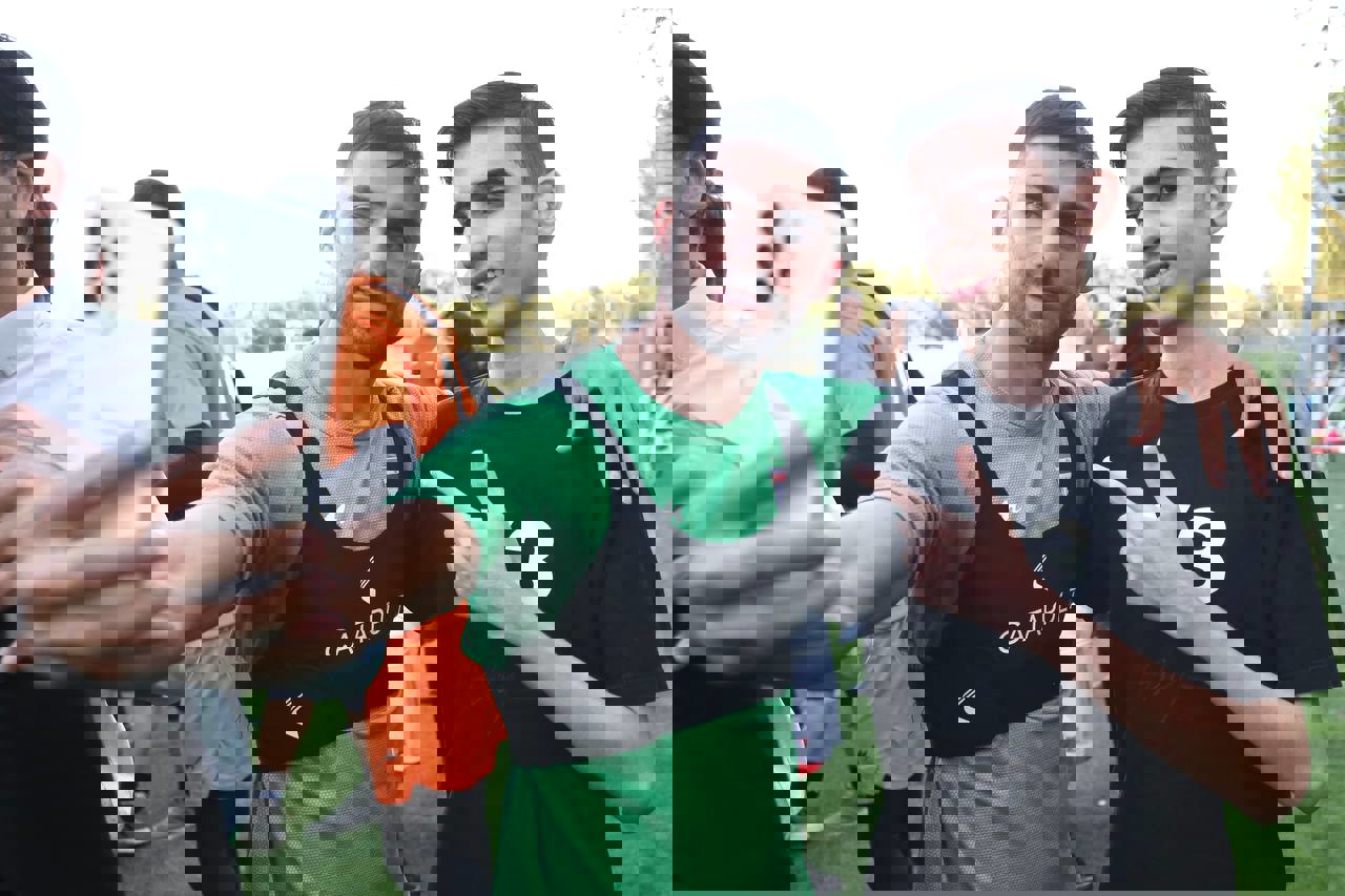 1923598