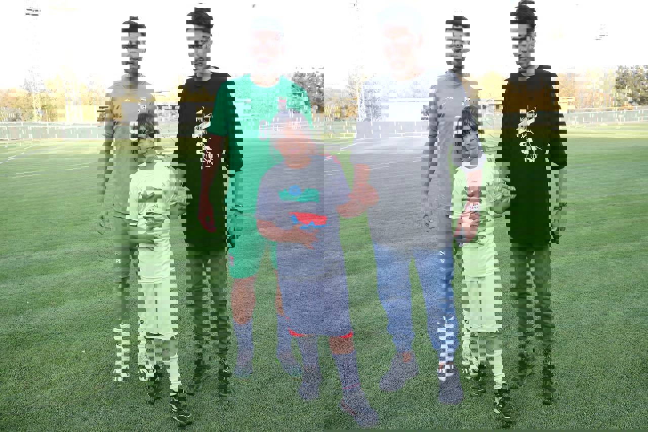 1923604