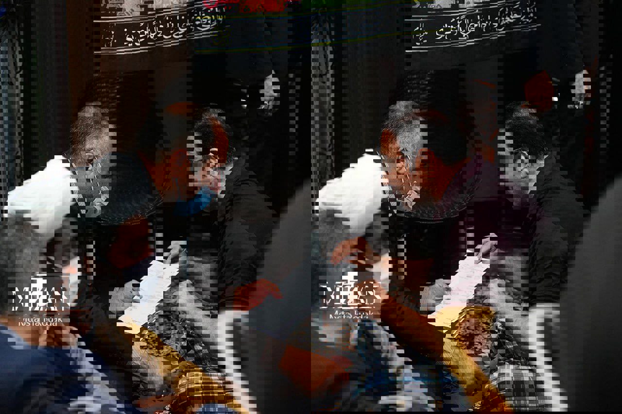1923595