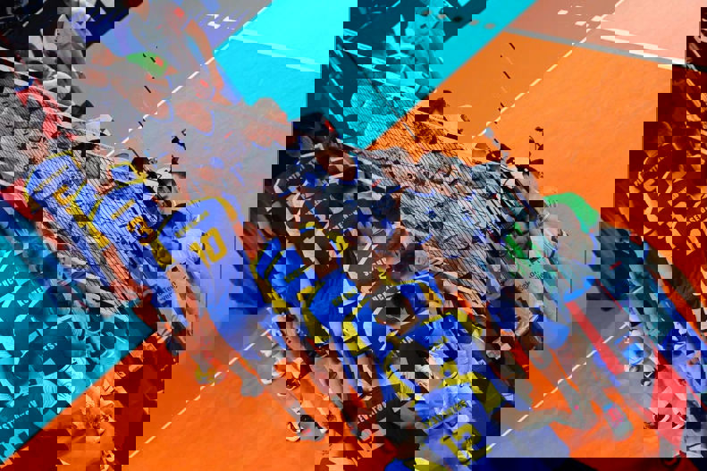1923758