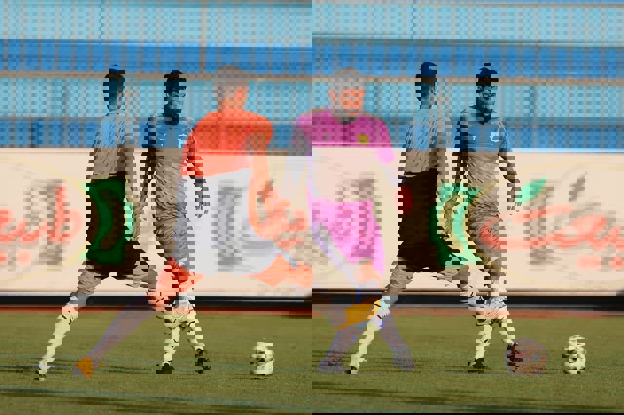 1923702