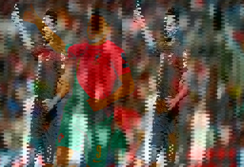 1923808