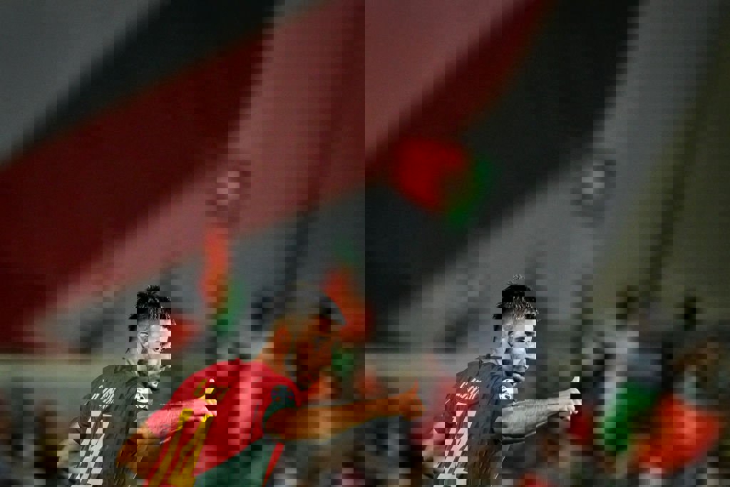 1923807