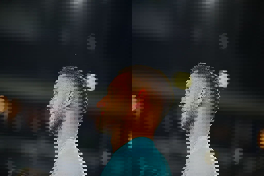 1923896