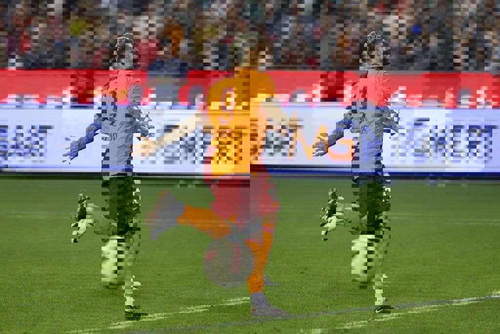 1923879