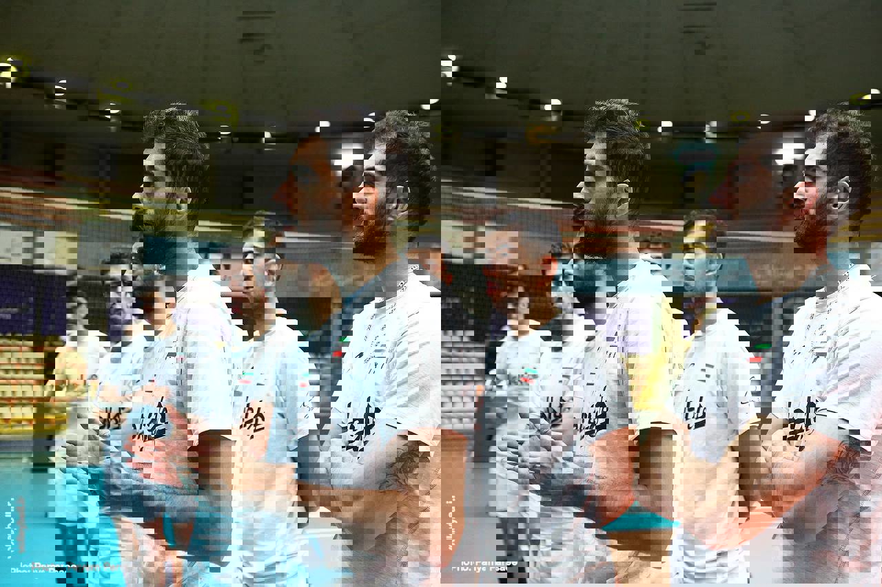 1924529