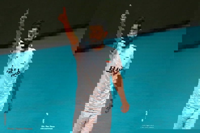 1924572