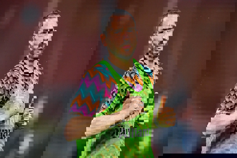 1924862