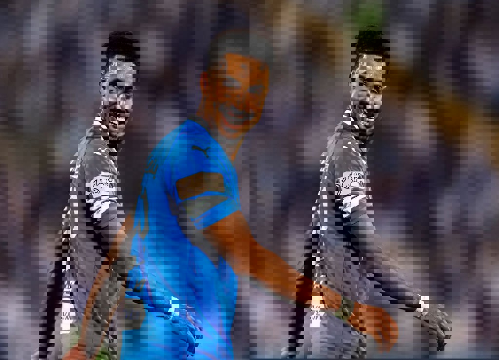 1925077