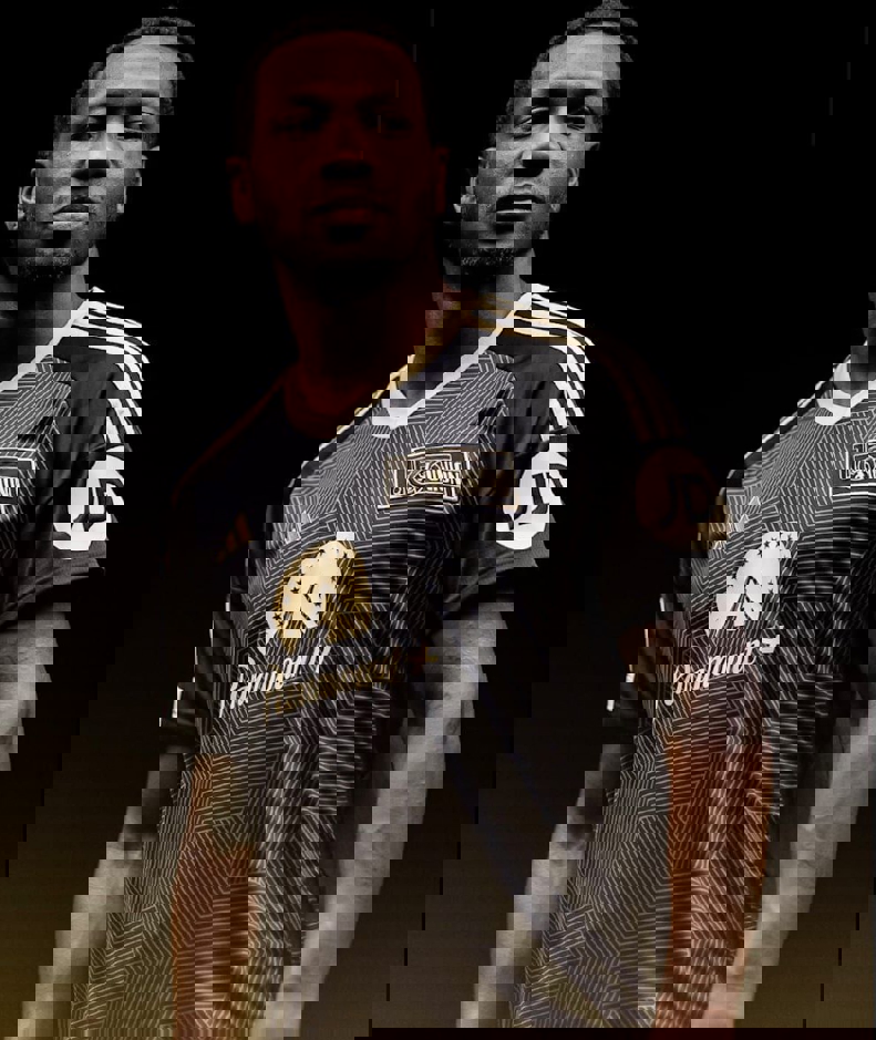 1925056