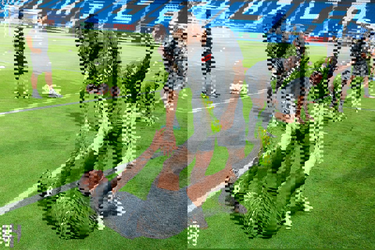 1925383