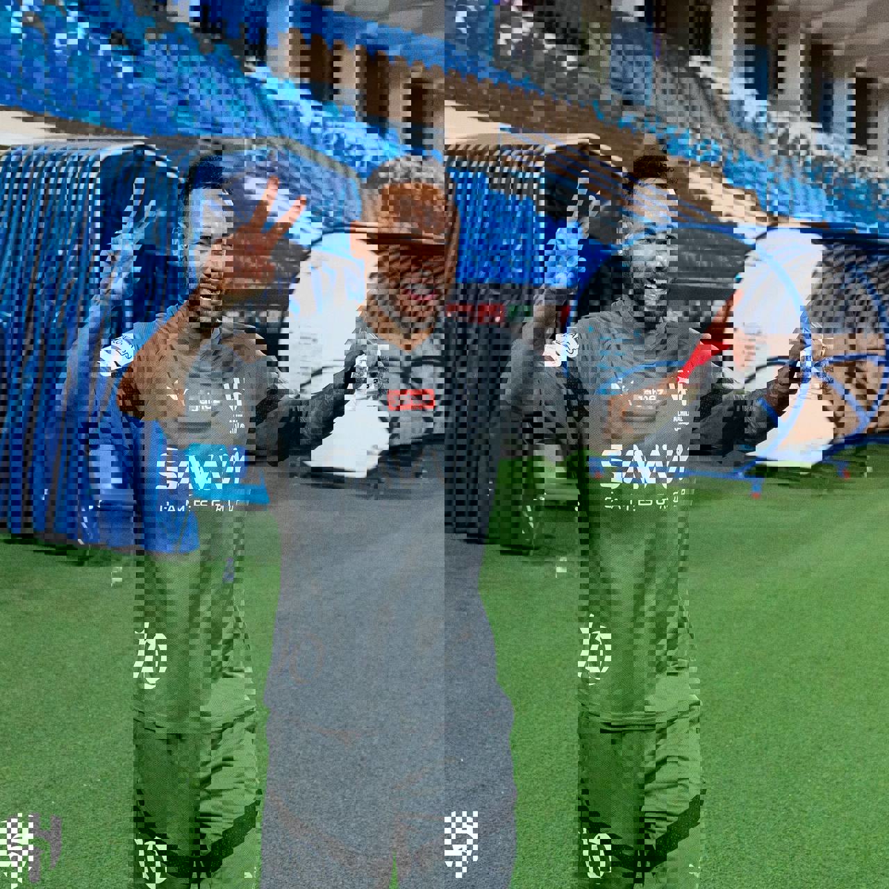 1925382