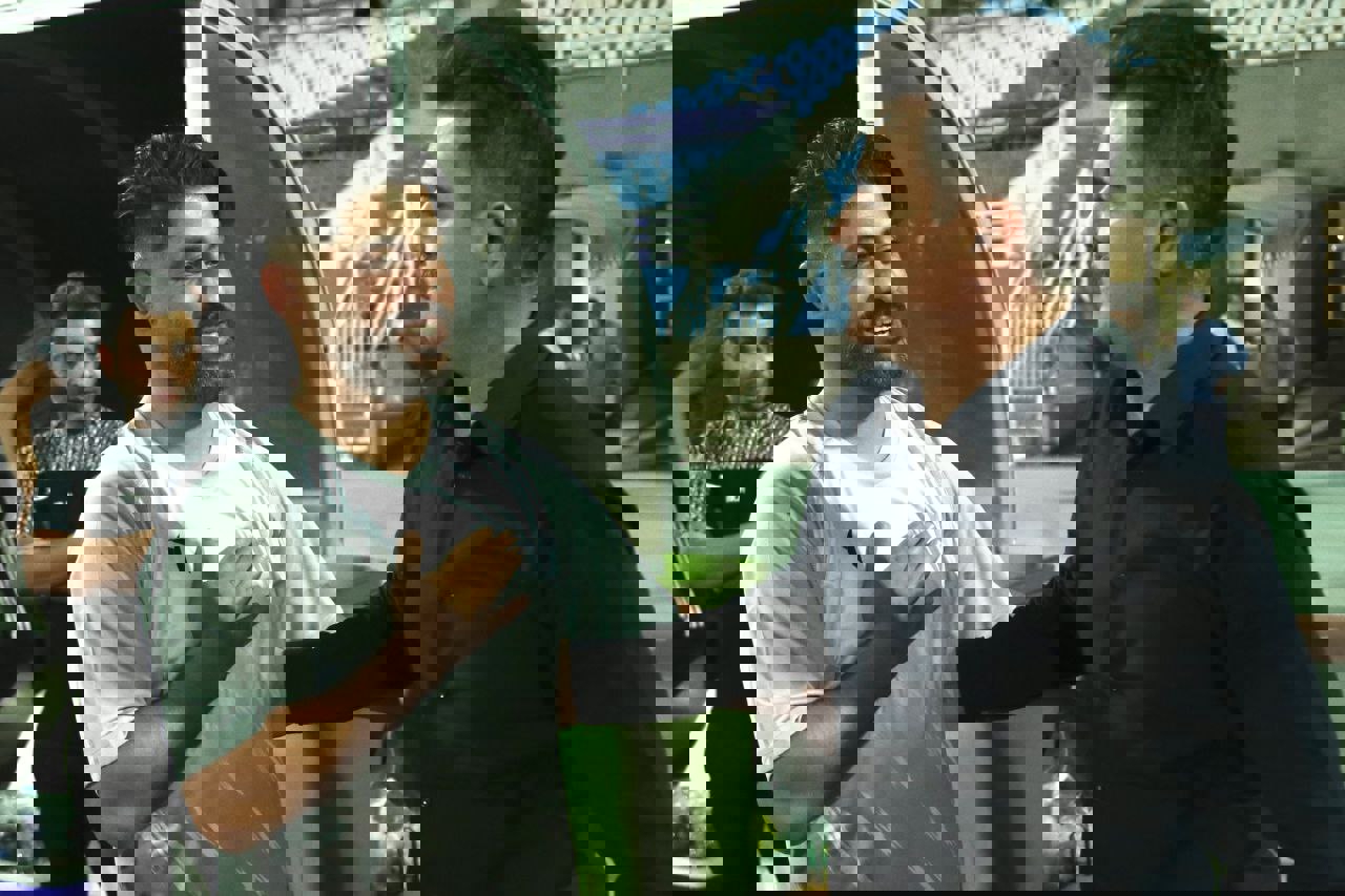1925523