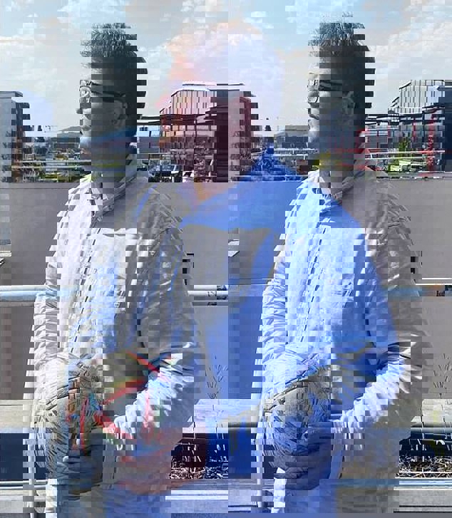 1925437