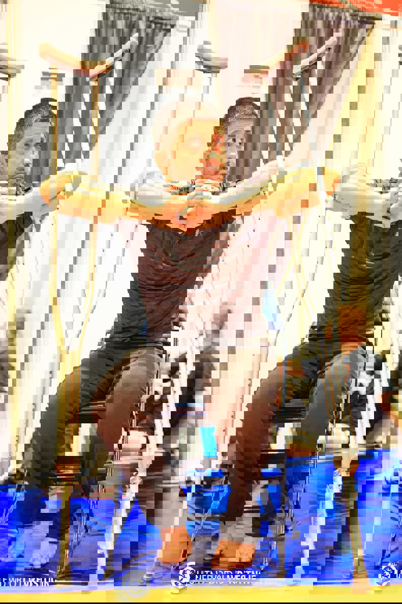 1925669
