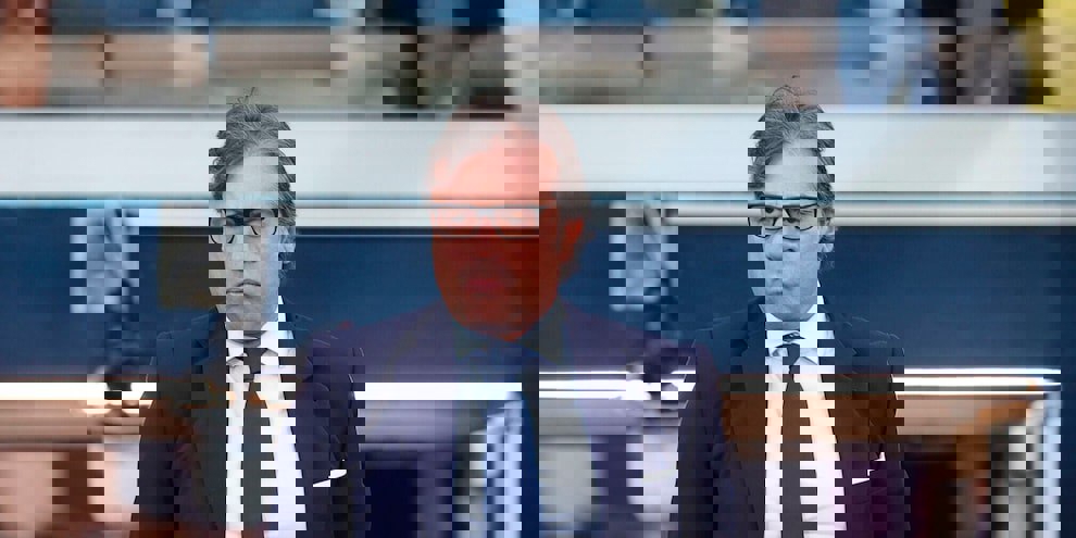 1925818