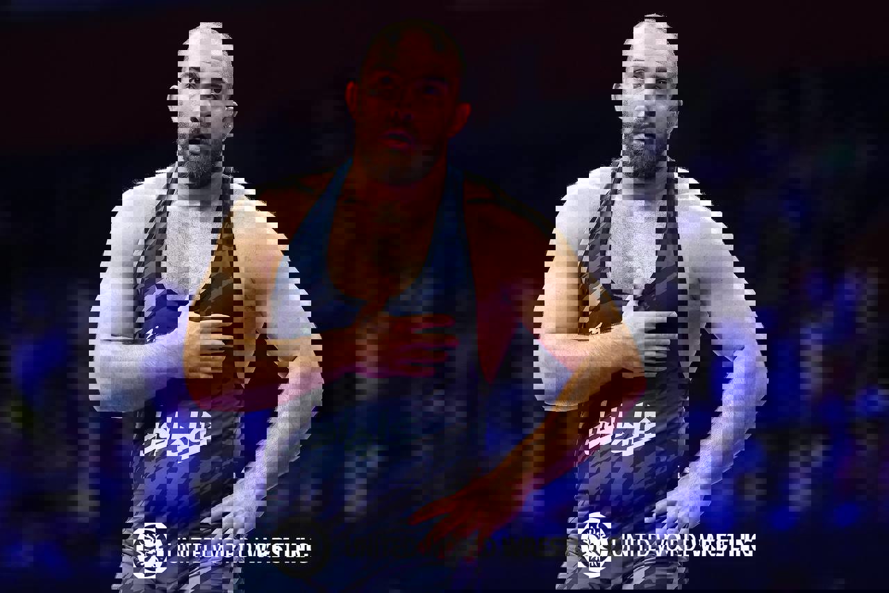 1925863