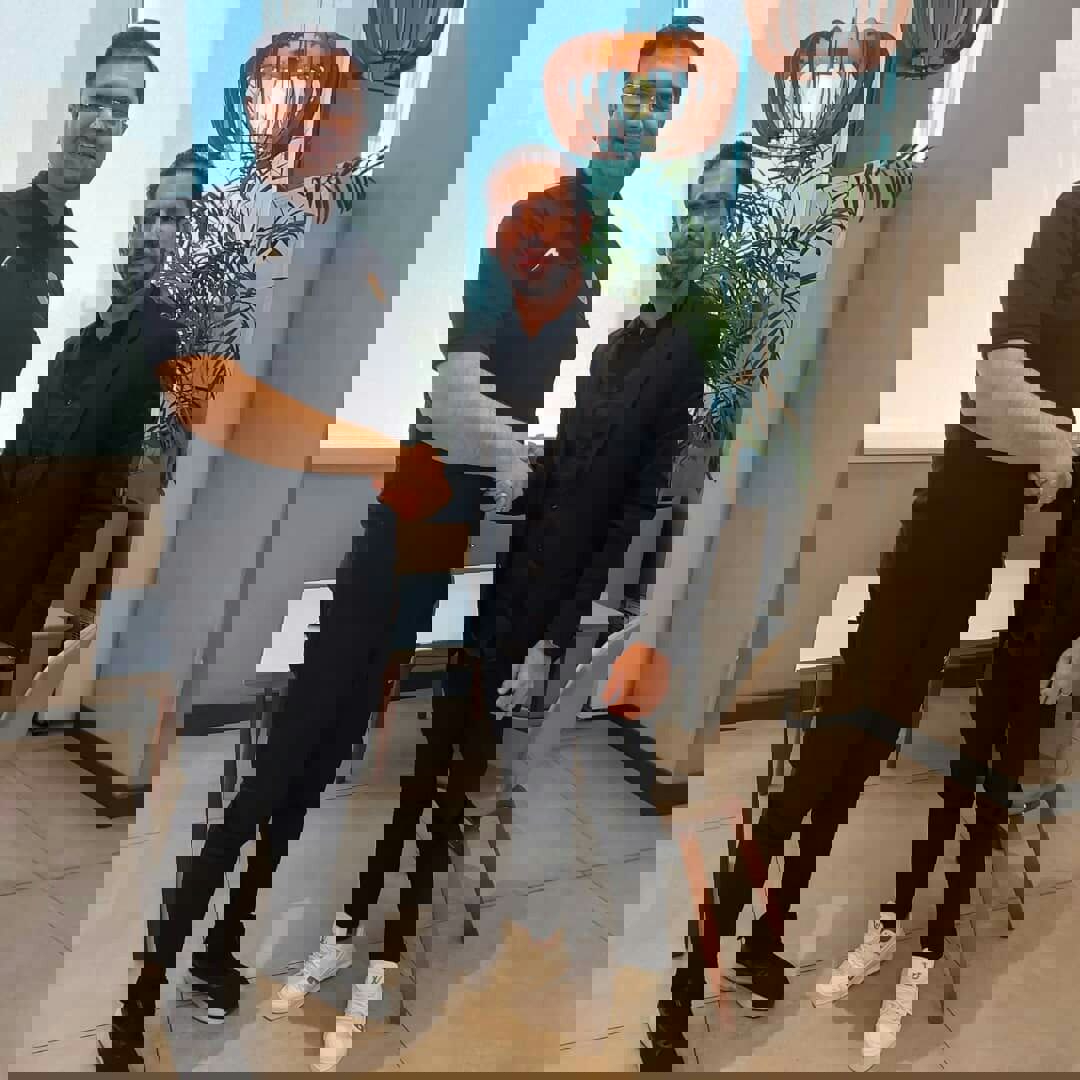 1925831