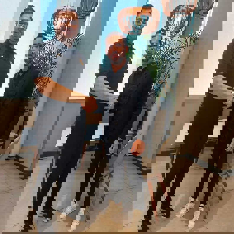 1925831