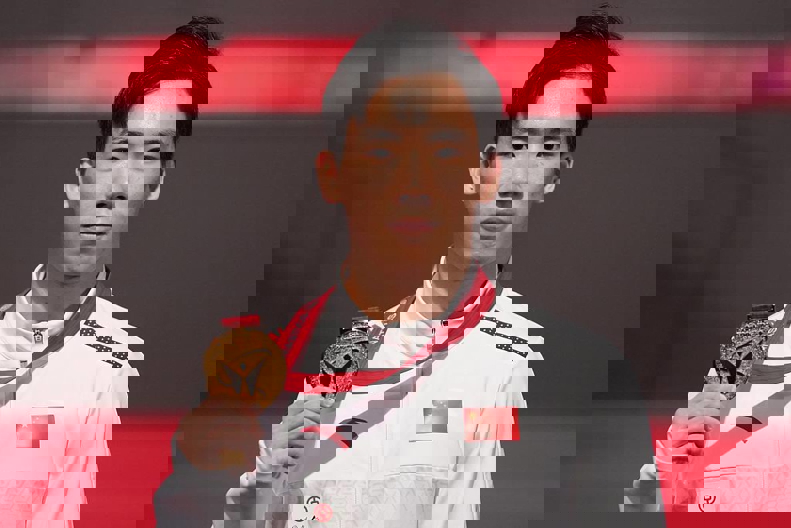 1927228