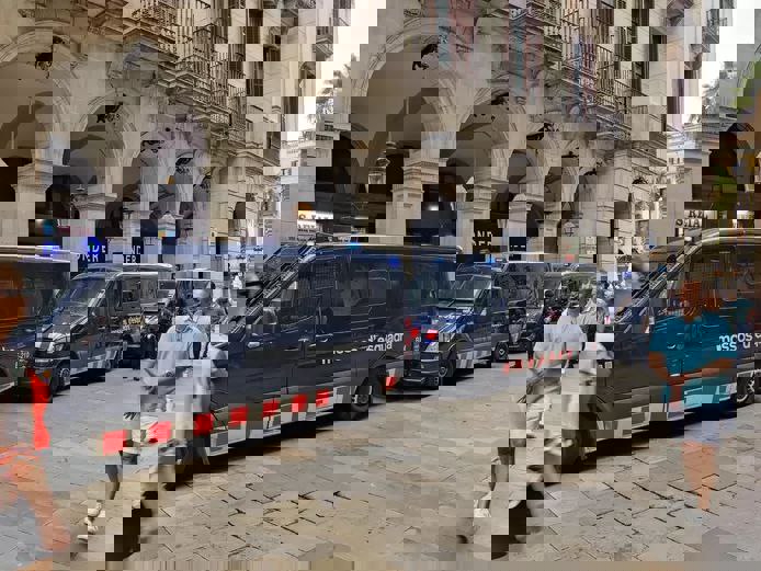 1927904