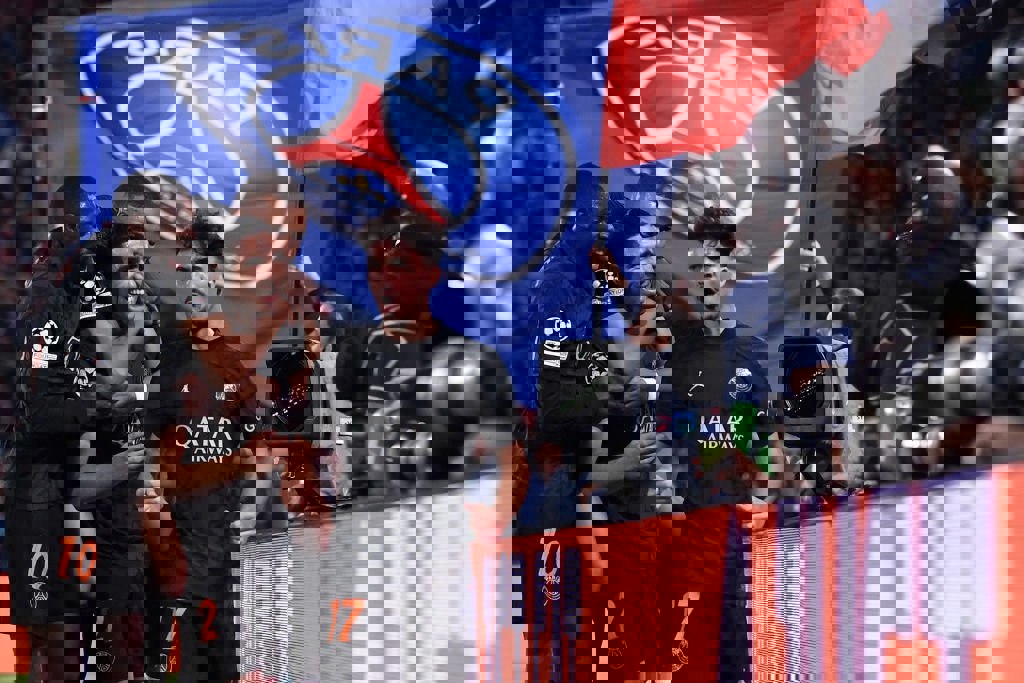 1927998
