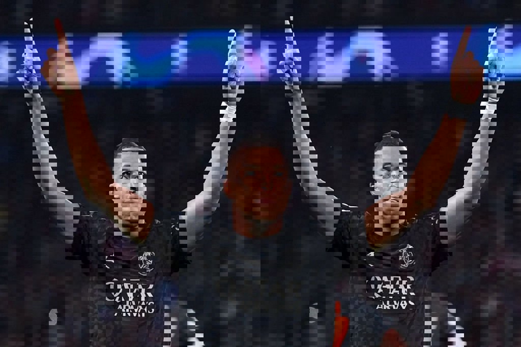 1927997