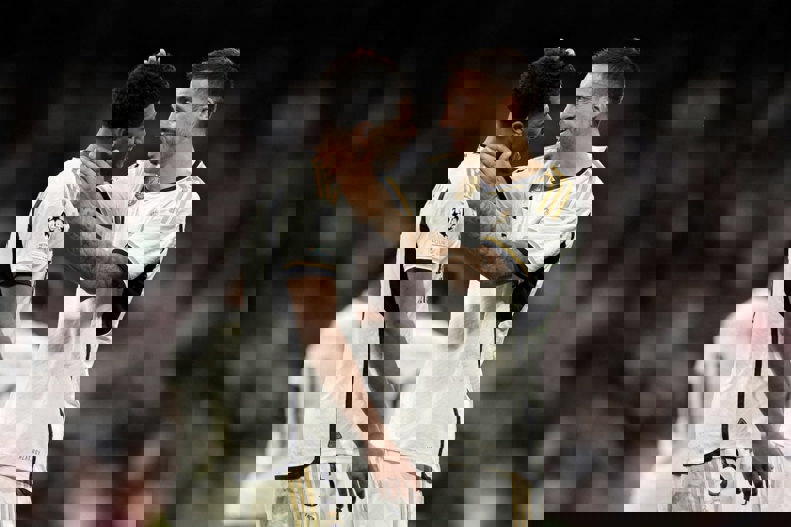1928438