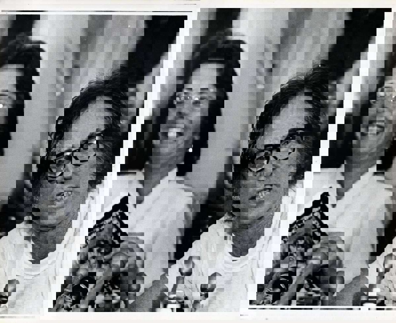 1928359