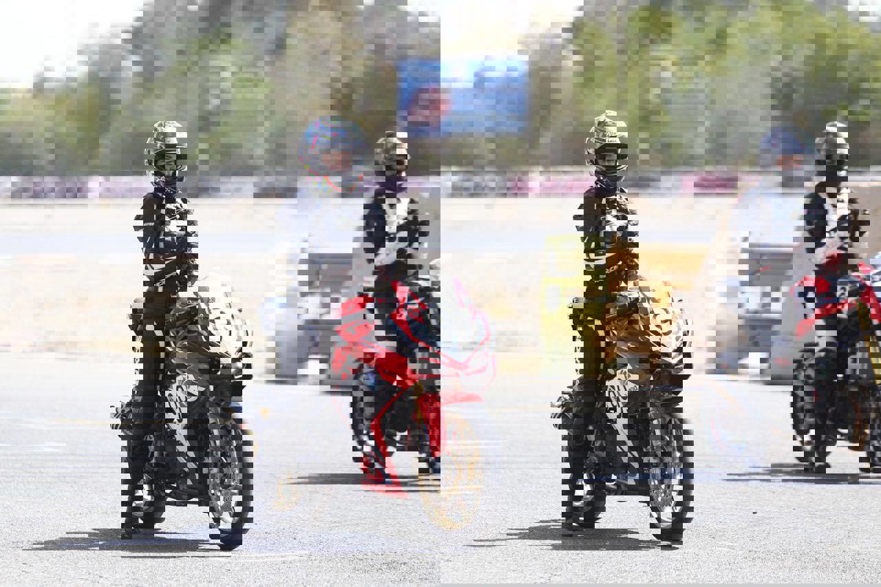 1928633
