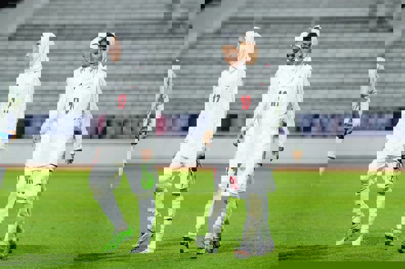 1928696