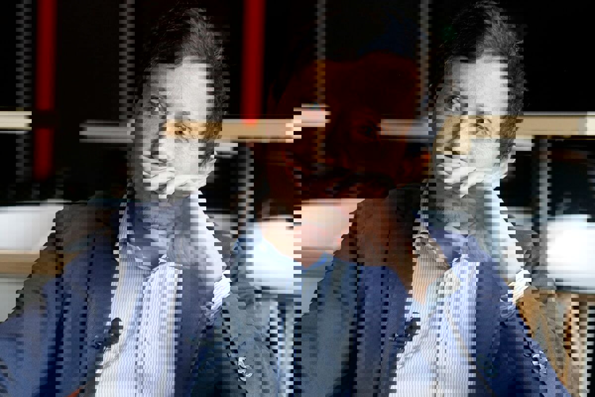 1928658