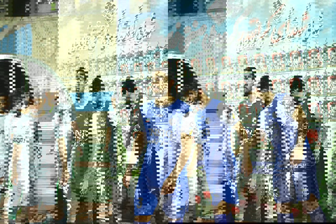 1928784