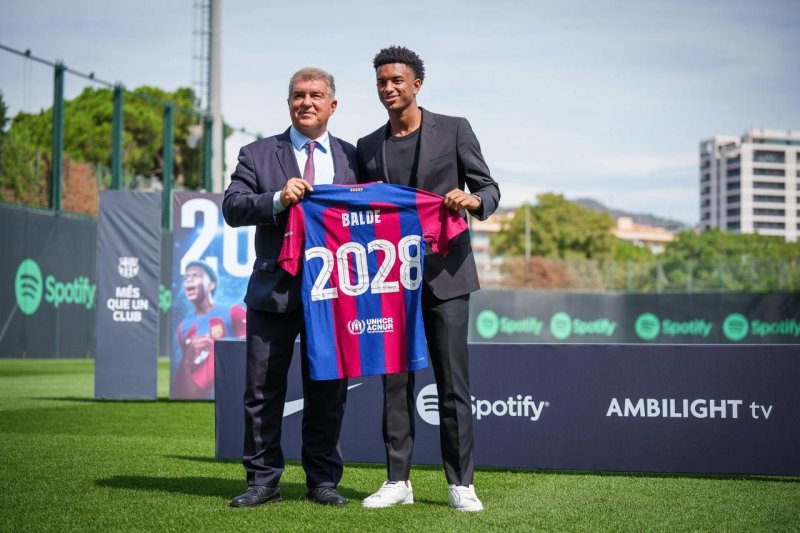 سفر ۷ هزار کیلومتری مادربزرگ برای تمدید قرارداد نوه!