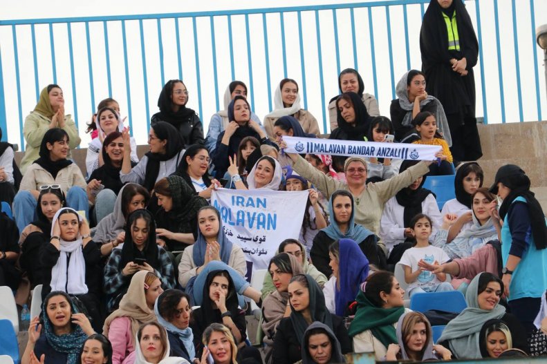 تصاویر دیدنی از پرشورترین زنان فوتبالی ایران