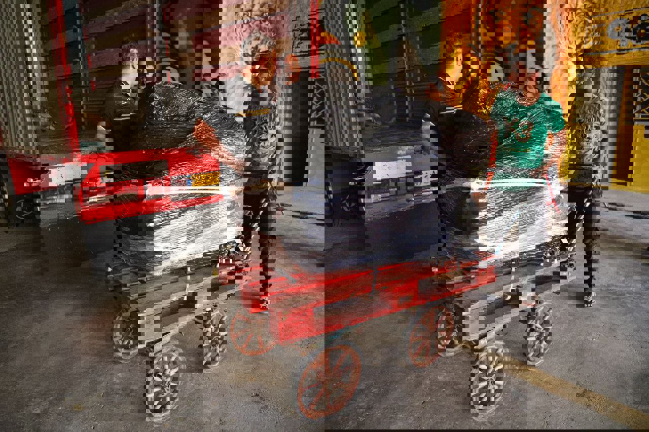 1929176