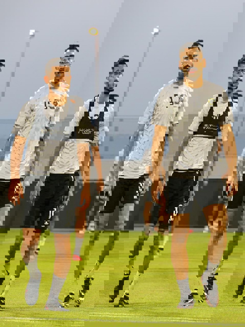1929306