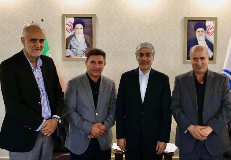 برنامههای تیم ملی به کیومرث هاشمی ارائه شد / جلسه مهم تاج و قلعهنویی با وزیر ورزش و جوانان