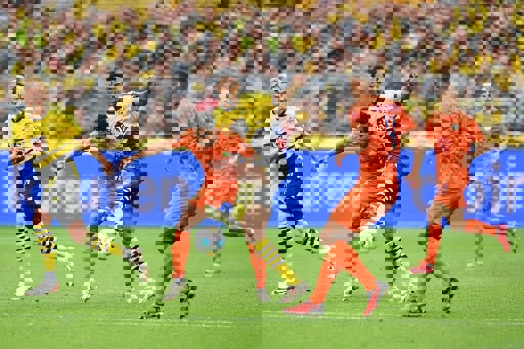 1929587
