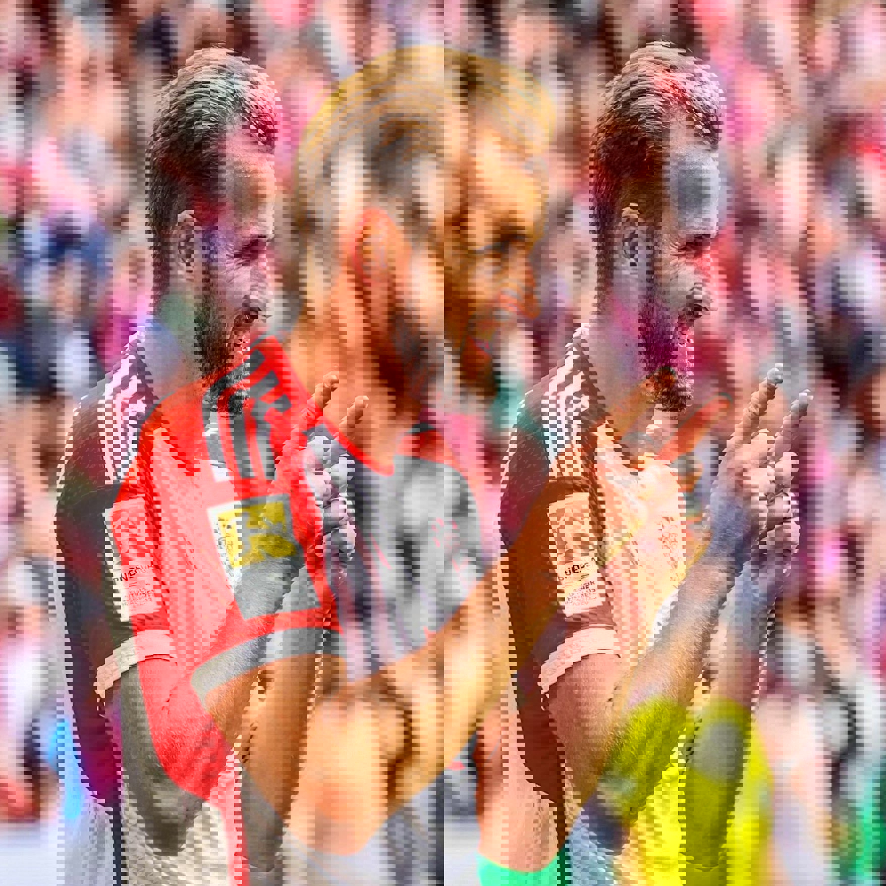 1929539