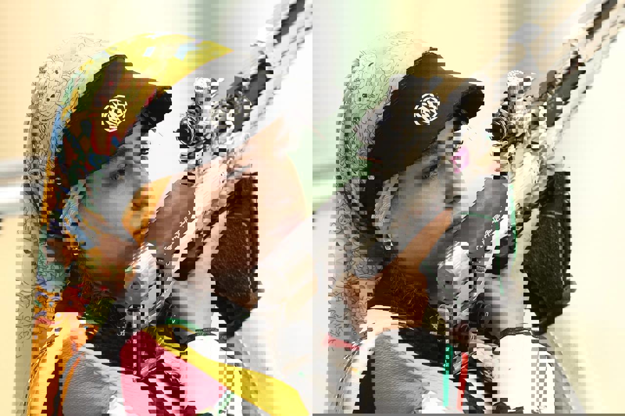 1929809