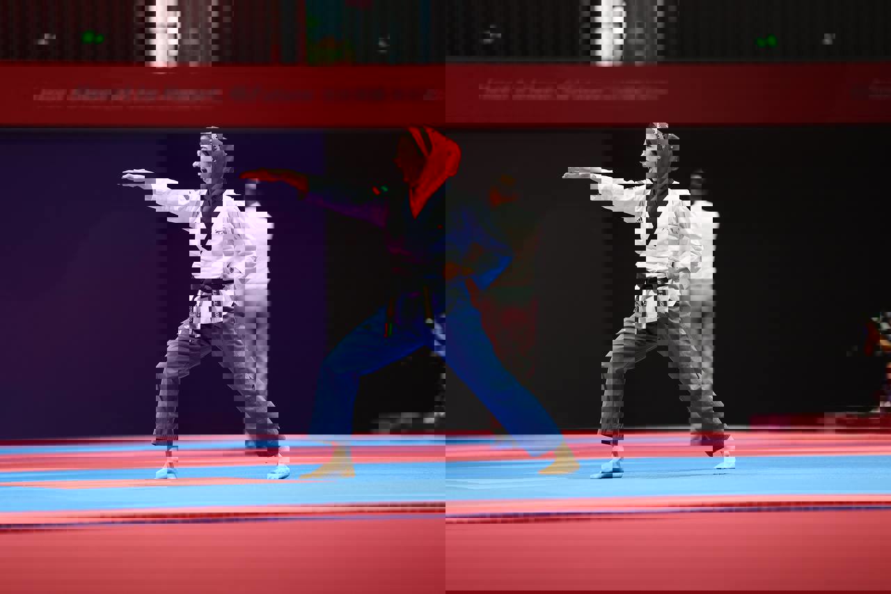 1929806
