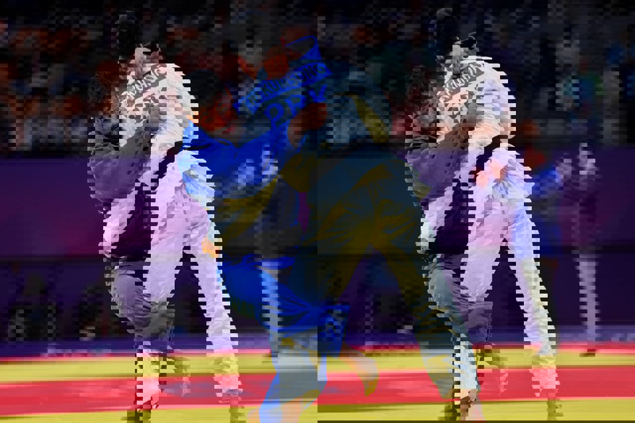 1929813