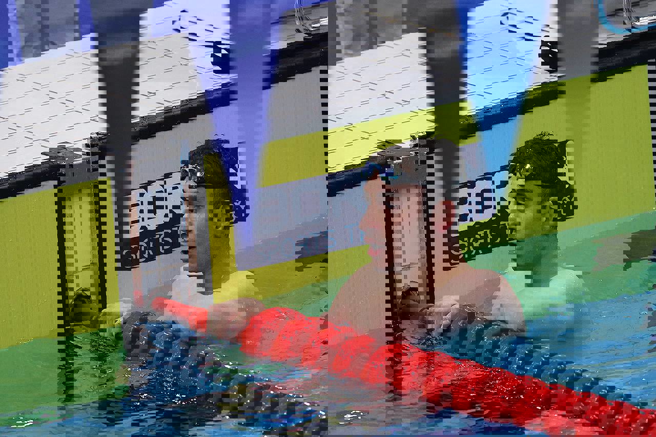 1929818