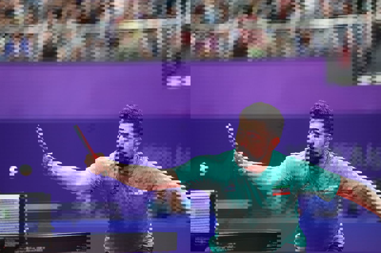 1929973